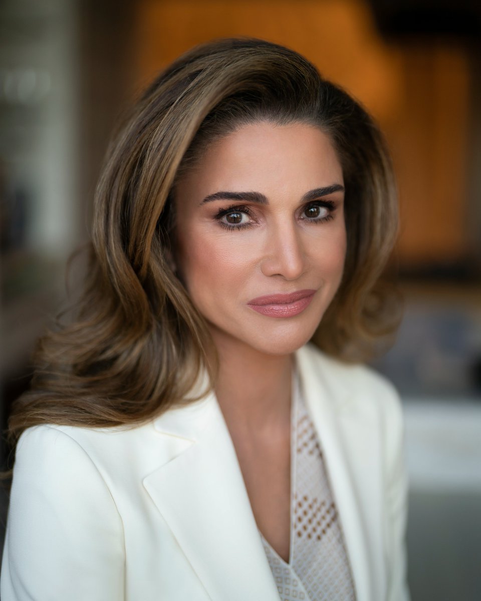 amanpour's tweet photo. Tonight, a world exclusive interview with Her Majesty @QueenRania of Jordan, to discuss the humanitarian crisis unfolding in her region.
 
Live at 20:00 Amman time, 19:00 CET, on @cnni and tonight on @PBS (check local listings). https://t.co/OINchAmBH9