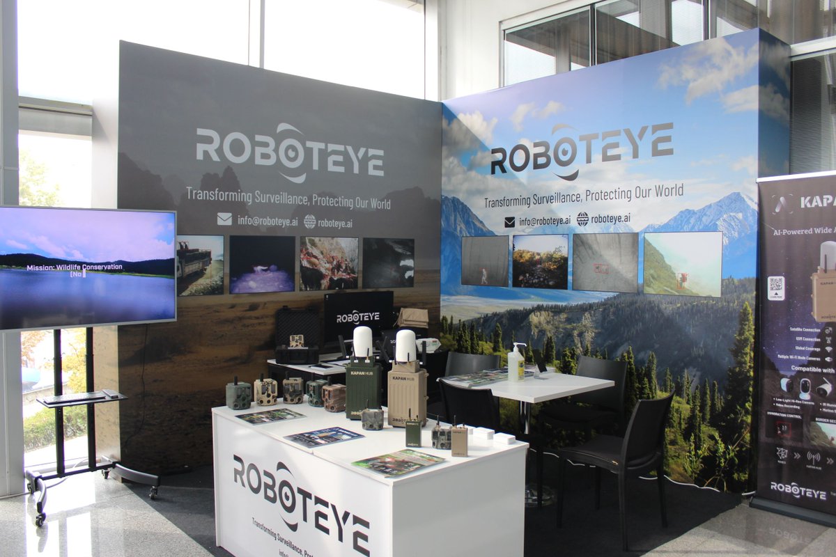 RobotEye tweet media