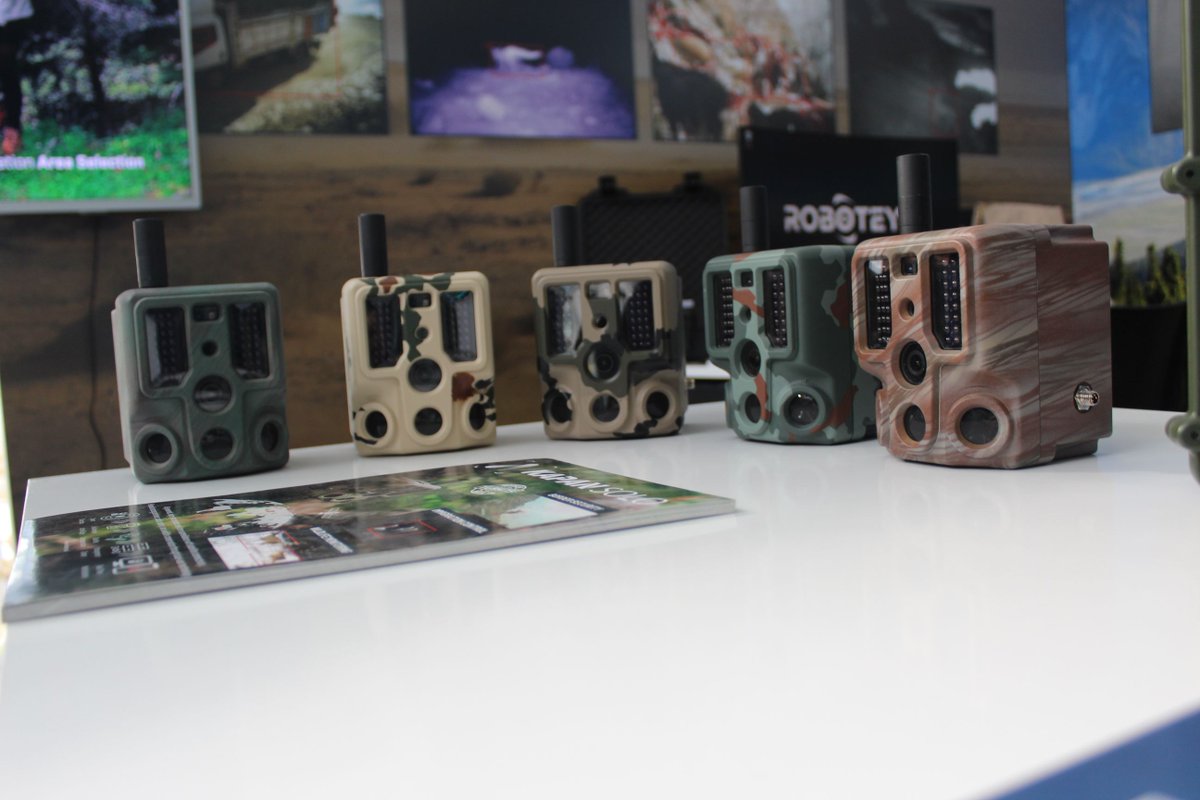 RobotEye tweet media