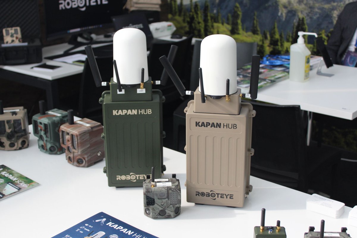 RobotEye tweet media