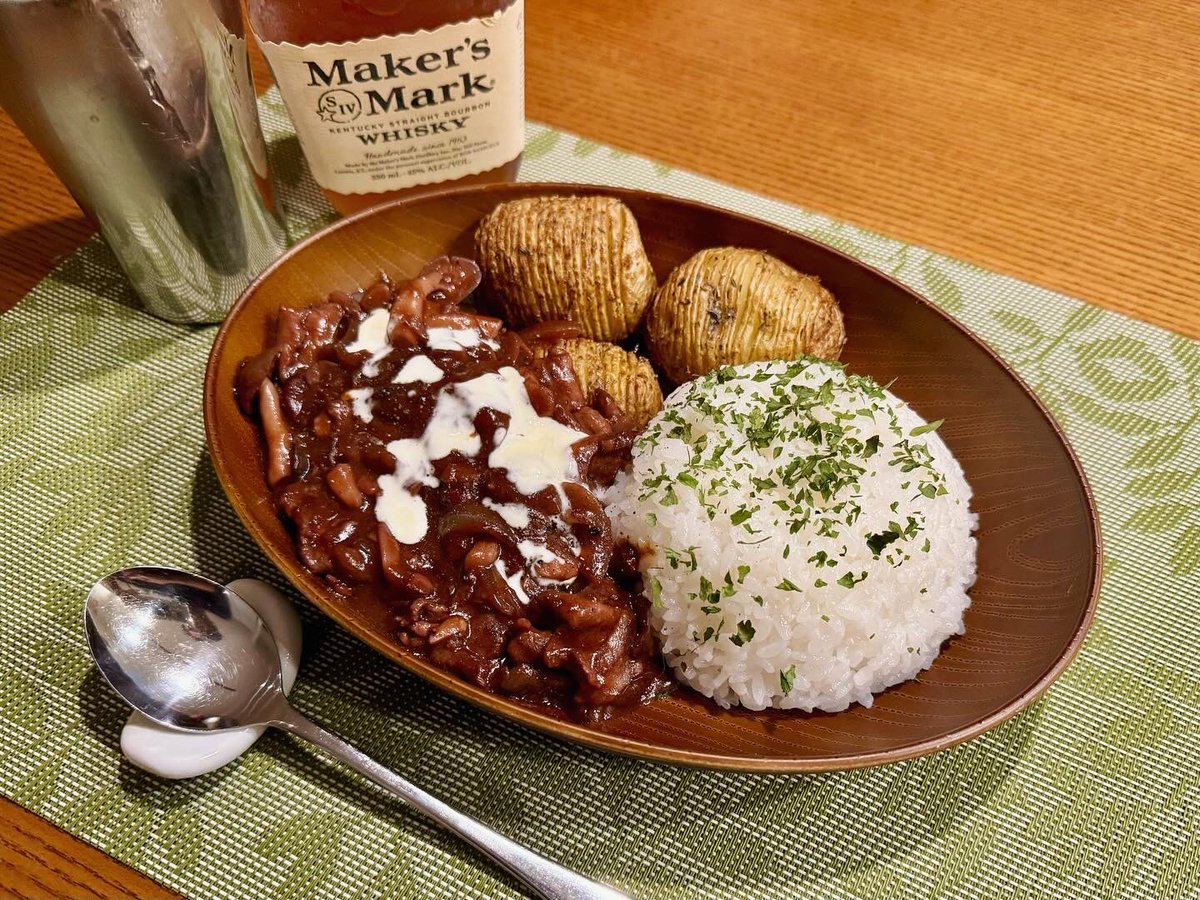ndTu67XYaawnA2U's tweet photo. ハッシュドポークと猫達
Hashed pork & Cats
#猫 #スコティッシュフォールド #ハッシュドポーク #ハッセルバックポテト #メーカーズマークハイボール
#cat #scottishfold #hashedpork #hasselbackpotatoes #makersmarkhighball https://t.co/MHeDuJtuKD