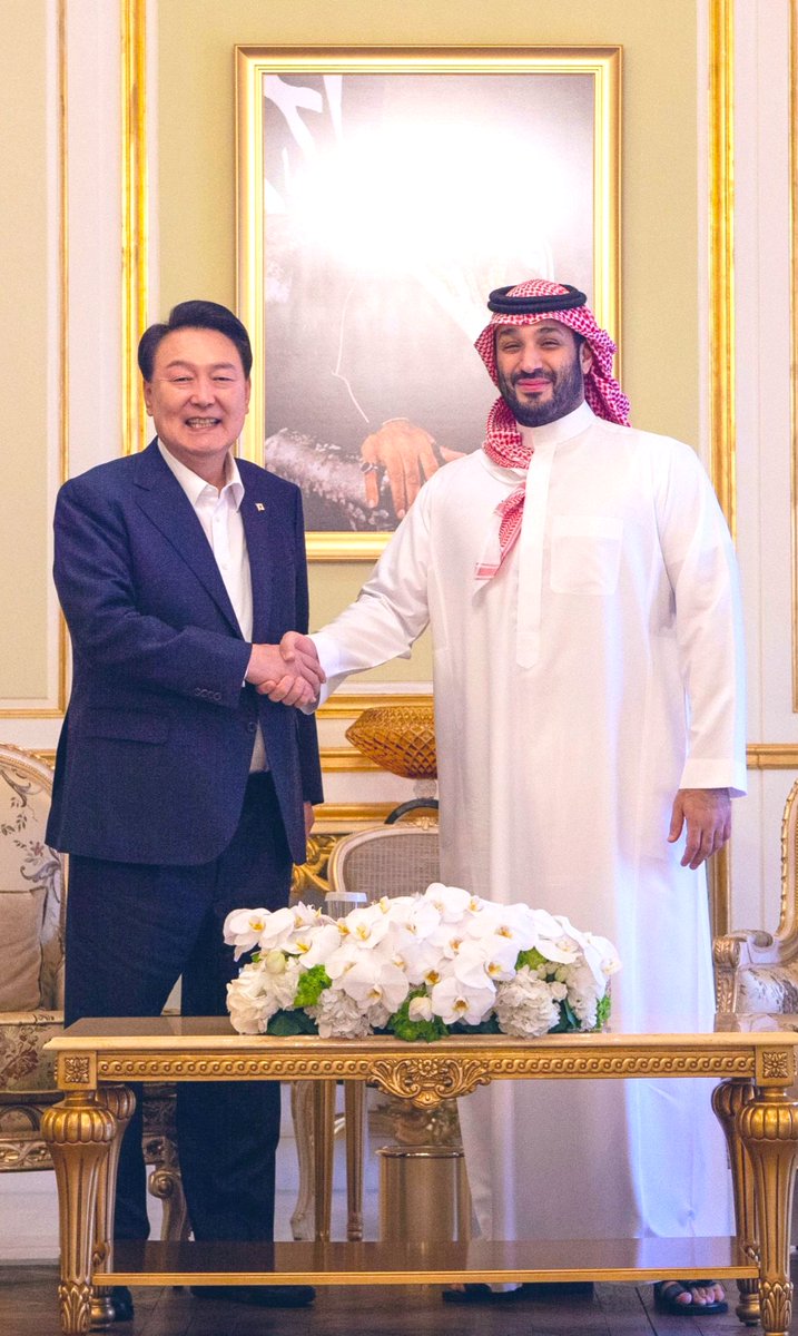 HRHMBNSALMAAN's tweet photo. 안녕하세요 https://t.co/1EXTWxD8mM
