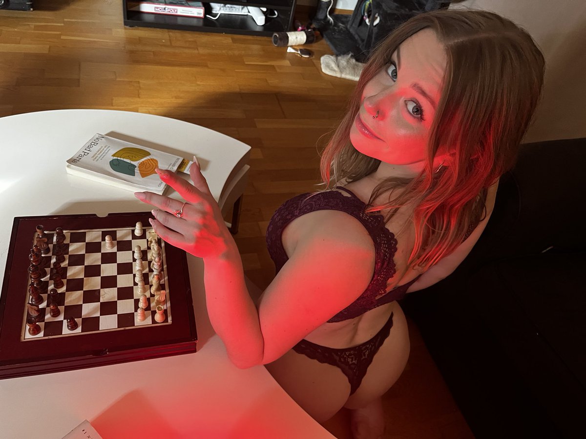 KatLifeXxX's tweet photo. Guys it’s my birthday 🥳 and giving out a present to all of you by giving out ONLY TODAY a free sub for a MONTH 😍🤩 (can’t wait to talk to you already😏💙🤍) https://t.co/soB69cVBy7