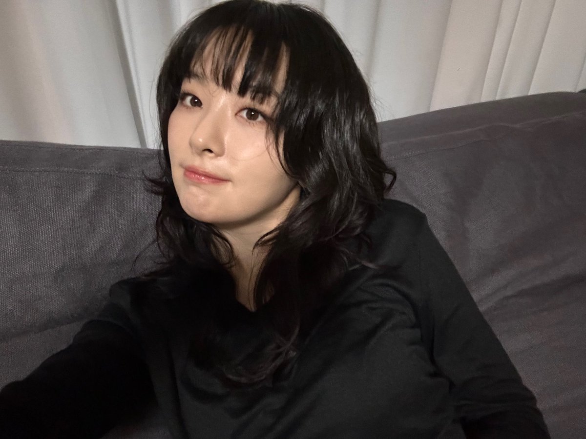 seulgikpics's tweet photo. she is so pretty 🥺🖤 https://t.co/VWezbmWm83