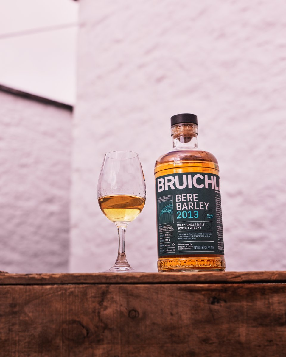 With incredible viscosity, Bruichladdich Bere Barley 2013 delicately balances the malty sweetness of the heritage Bere barley with lightly spiced gingerbread coming from its French oak casks, and hints of fresh green fruits. 

#DramForTheWeekend #HeritageGrains