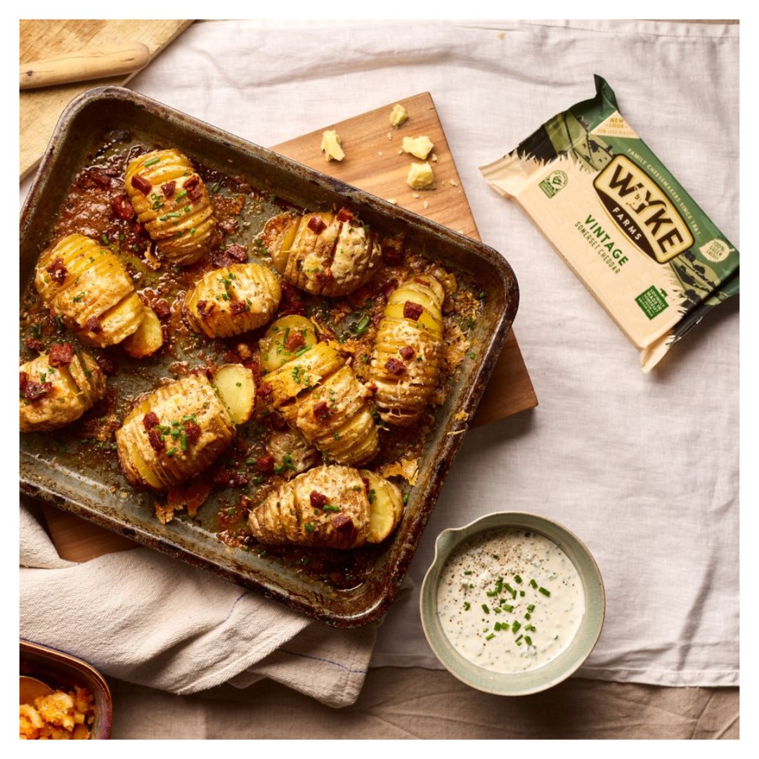 Hassleback's are surprisingly easy to make, and this versatile super spud can be served as a main course, side dish, or canapé. Our cheese chorizo recipe means they score pretty highly in the taste department too. Recipe: wykefarms.com/recipes/cheesy… #recipes #cheese #wykefarms #food