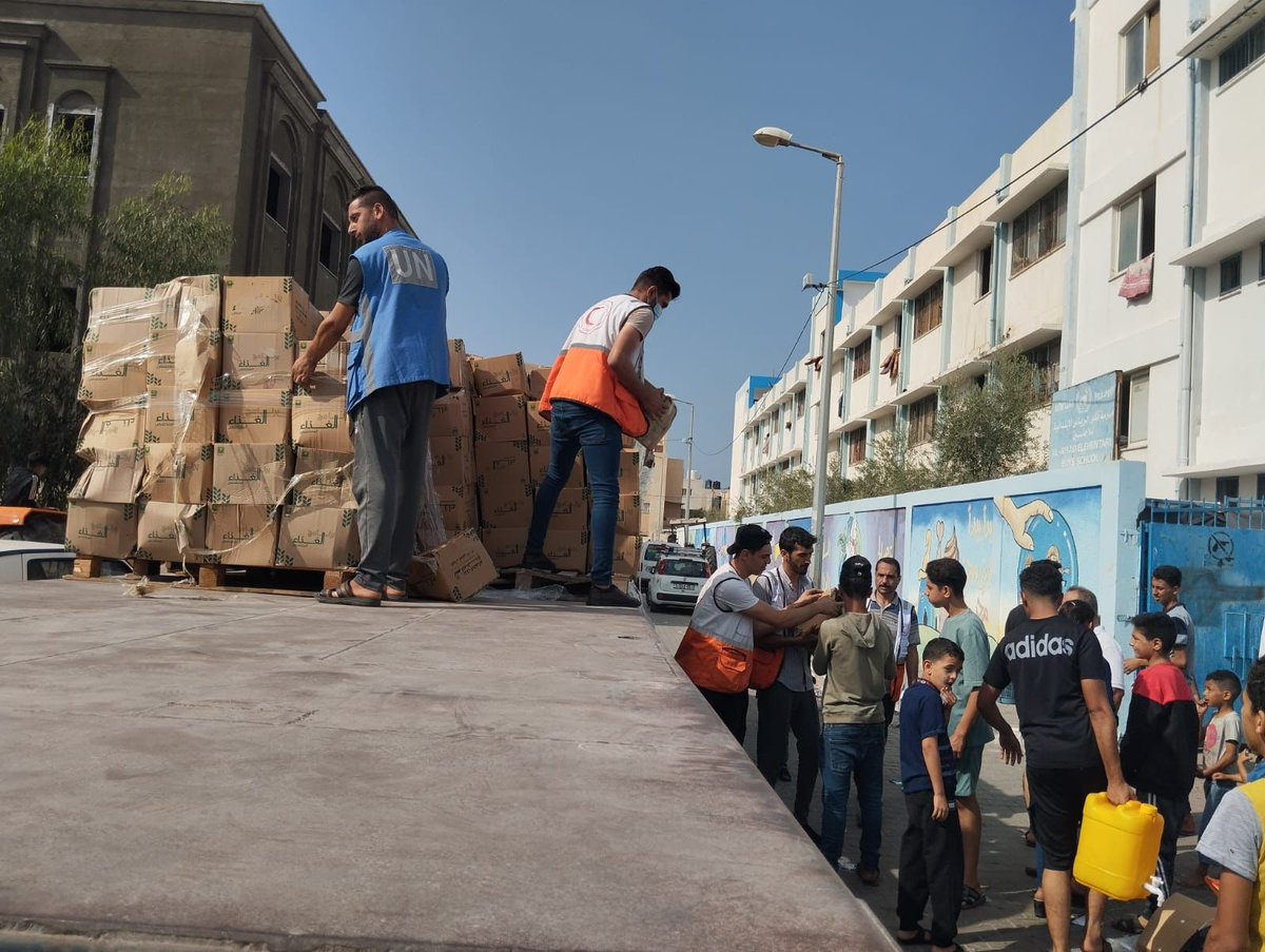 PalestineRCS's tweet image. In cooperation with the #UNRWA, #PRCS has provided humanitarian assistance to various shelter schools in #Gaza. This effort is a response to the continuous Israeli aggression in Gaza, with the primary goal of reducing the hardships faced by impacted and displaced families.
