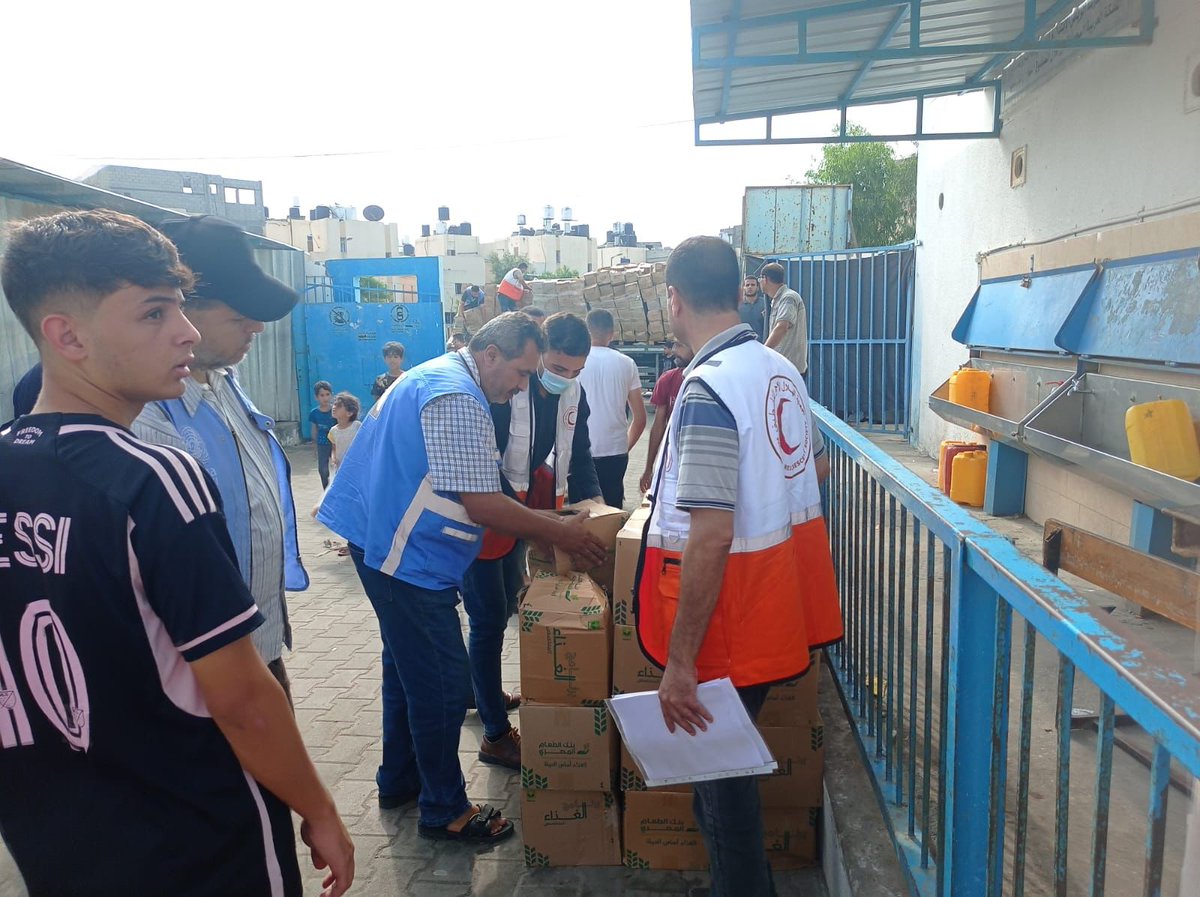 PalestineRCS's tweet image. In cooperation with the #UNRWA, #PRCS has provided humanitarian assistance to various shelter schools in #Gaza. This effort is a response to the continuous Israeli aggression in Gaza, with the primary goal of reducing the hardships faced by impacted and displaced families.
