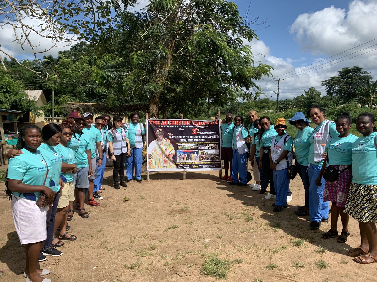 DrChiChiEkhator's tweet photo. I worked with the most amazing team over the last 10days in Ghana. We laughed together, cried together & united despite our differences to use our #5loaves & #2fish to somehow make a difference @clearmind67 @joan_myers @dmtn198 @Bej_Pal @Five2Medics @AscensionTrust https://t.co/37r5vw9wfb
