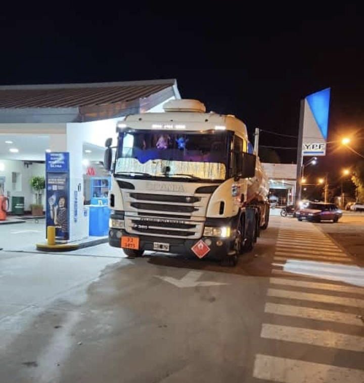 #Ahora
LLEGO COMBUSTIBLE AL AUTOMÓVIL CLUB ARGENTINO DE CHAMICAL 

📸 imagen ilustrativa