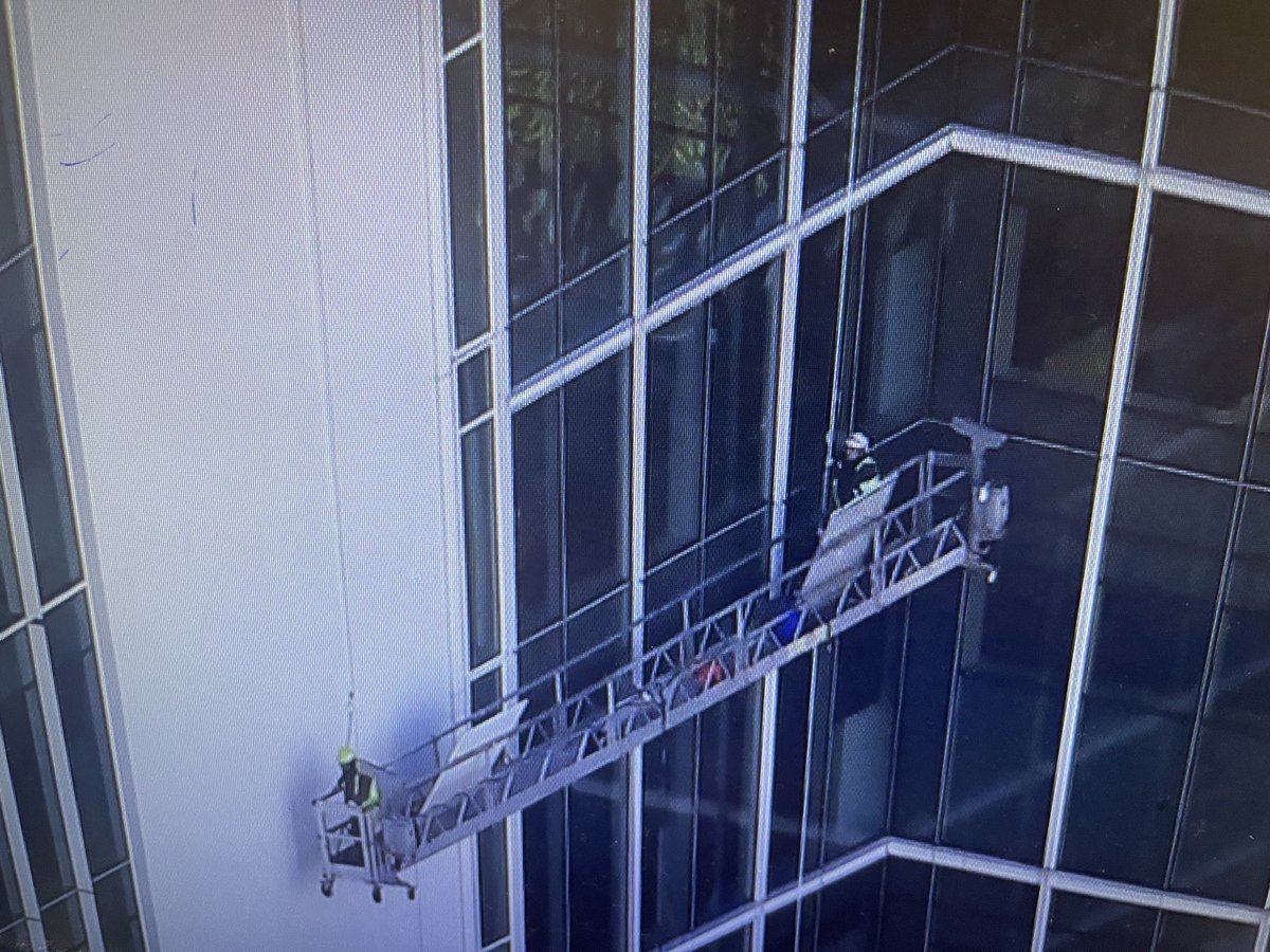 #BREAKING ⁦<a href="/mcfrs/">MontgomeryCo(MD)Fire</a>⁩ on the scene ⁦<a href="/Marriott/">Marriott Hotels</a>⁩ HQ downtown Bethesda.  Two workers stuck several stories up on a platform. Rescue underway.  ⁦<a href="/nbcwashington/">NBC4 Washington</a>⁩ ⁦<a href="/Chopper4Brad/">ʙʀᴀᴅ ꜰʀᴇɪᴛᴀꜱ</a>⁩