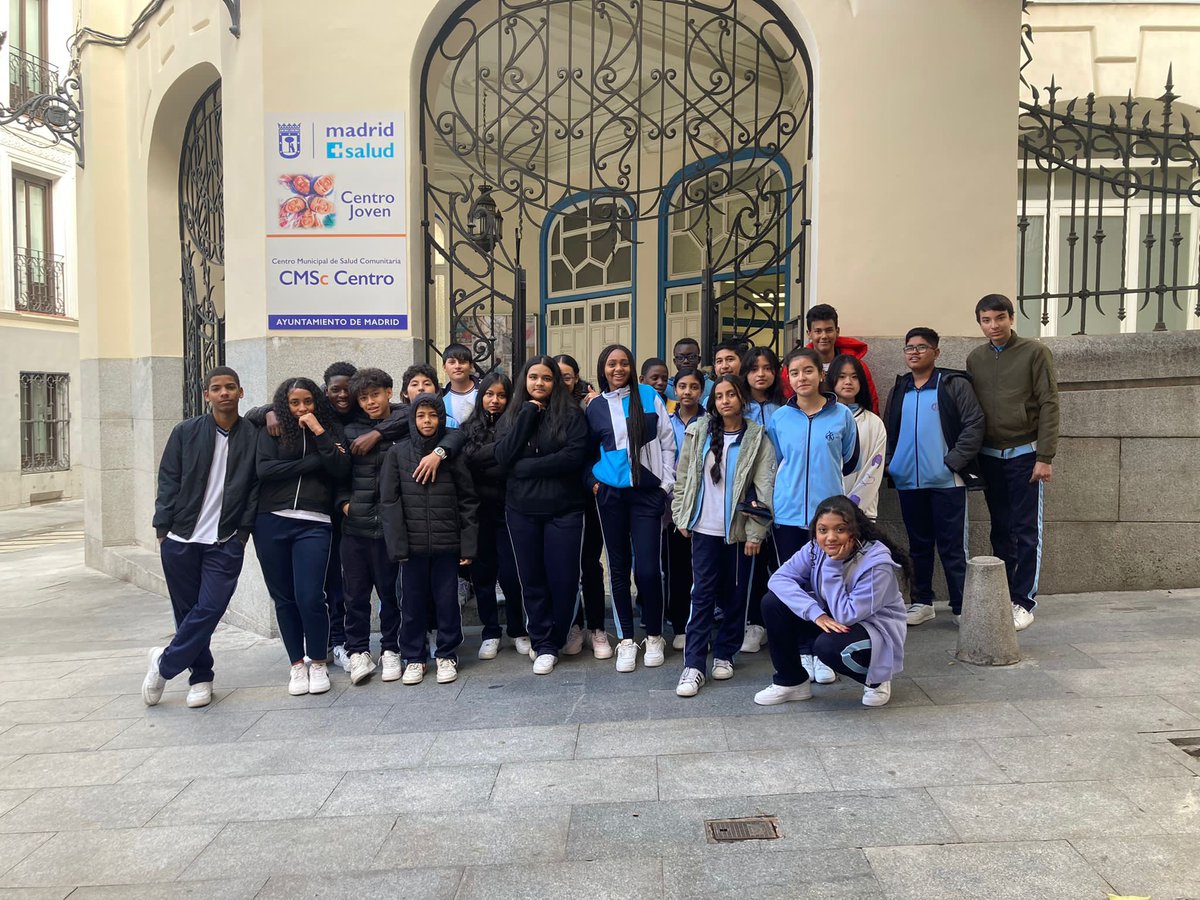 csanalfonso's tweet image. Un curso más visitamos el #CMSc (Centro Municipal de Salud Comunitaria del distrito Centro) dentro de nuestro proyecto #SanAlfonsoSALUDABLE. Hablamos de autoestima 🫂, descubrimos mitos 👀 sobre alimentación y problemas con los piercings y tatuajes🤳.
#2ESO #colegiosHHCC
