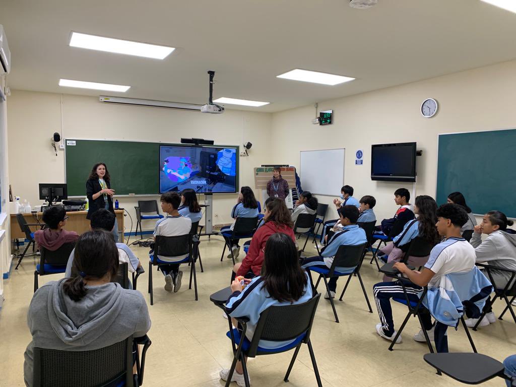 csanalfonso's tweet image. Un curso más visitamos el #CMSc (Centro Municipal de Salud Comunitaria del distrito Centro) dentro de nuestro proyecto #SanAlfonsoSALUDABLE. Hablamos de autoestima 🫂, descubrimos mitos 👀 sobre alimentación y problemas con los piercings y tatuajes🤳.
#2ESO #colegiosHHCC