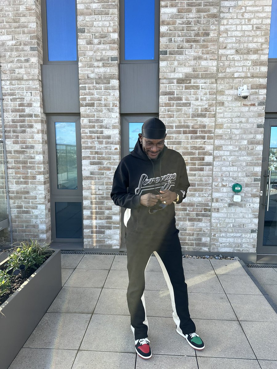 ayostake's tweet photo. The way birthdays come these days it’s like I’ve had one this year already. Incase it was genuinely last year, then happy birthday to me. Another 365 amazing days on earth is a privilege. #Almost50 #Fineboy #DripTooHard #StayDrip. #Dench https://t.co/AYuRaw34vV