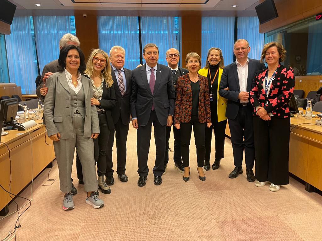 Enfin ! Nous avons un accord sur les indications géographiques ! 🇪🇺
Une très bonne nouvelle pour le secteur viti. 
Nous préservons ses spécificités avec protection, étiquetage et contrôle dans le règlement de l'OCM.