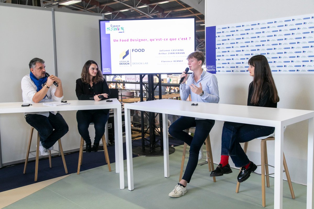 lecolededesign's tweet photo. #Événement #Partenariat - Cette semaine, le #FoodDesign Lab de l'école était à l'𝙀𝙨𝙥𝙖𝙘𝙚 𝙈𝙚𝙯𝙯𝙖𝙣𝙞𝙞𝙞𝙣𝙚 du salon @Serbotel et a participé à une conférence sur le métier de #FoodDesigner au sein de cet espace communautaire du stand de la @CCINantes. #Design #Designers https://t.co/qH10IkNTEn