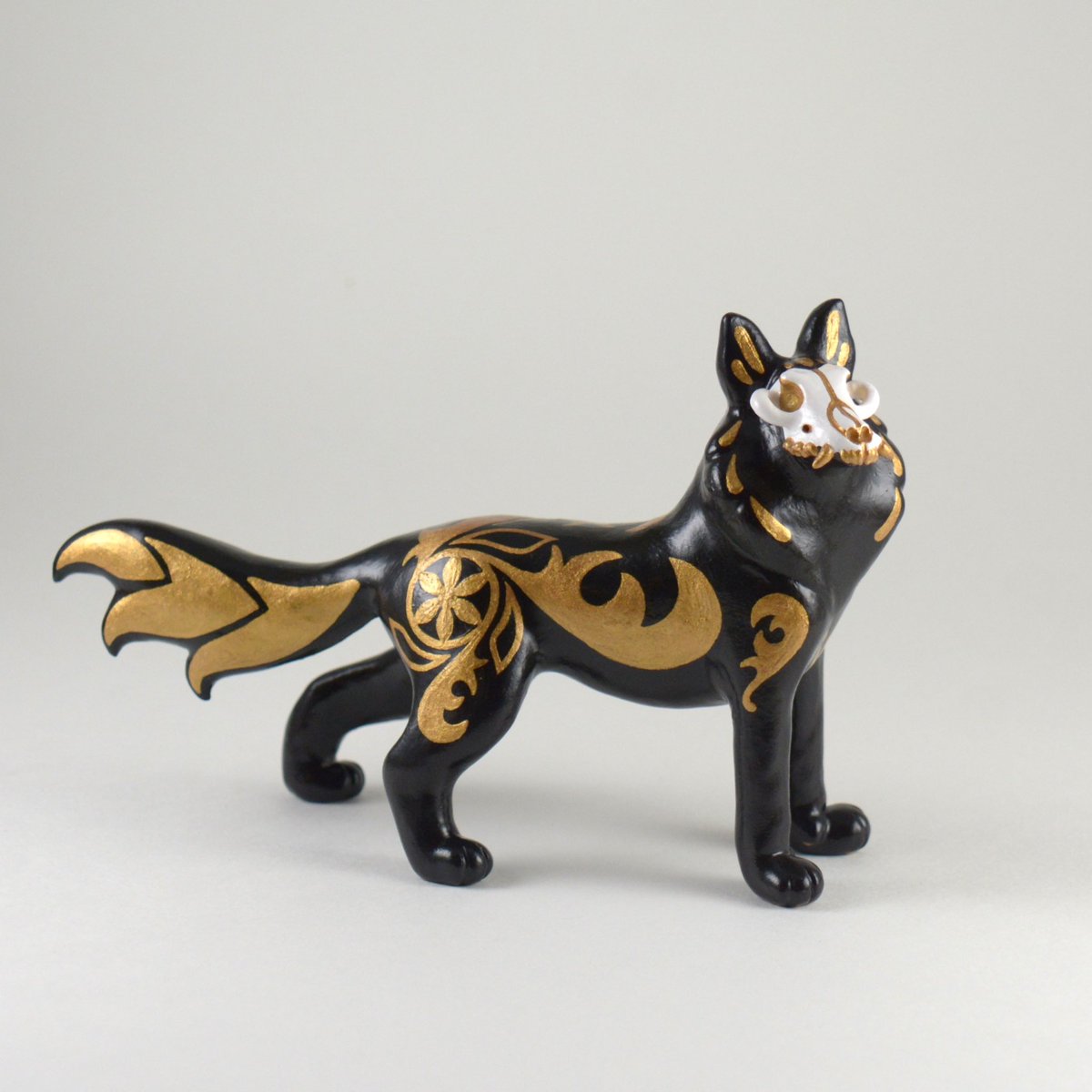 One week until Halloween and only four days until a mini shop update from me! I’ve made several special sculptures that will be available on Friday including this detailed wolf death’s head familiar! I’ve got a few other, unique sculptures that’ll be previewing the next few days!