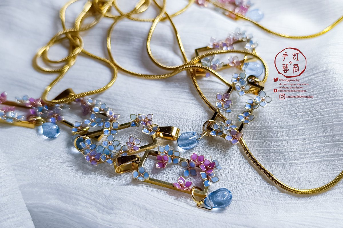 hongjuwelry's tweet photo. ☔🌸hydrangea pendants🌸☔ https://t.co/8sBTm71DG3