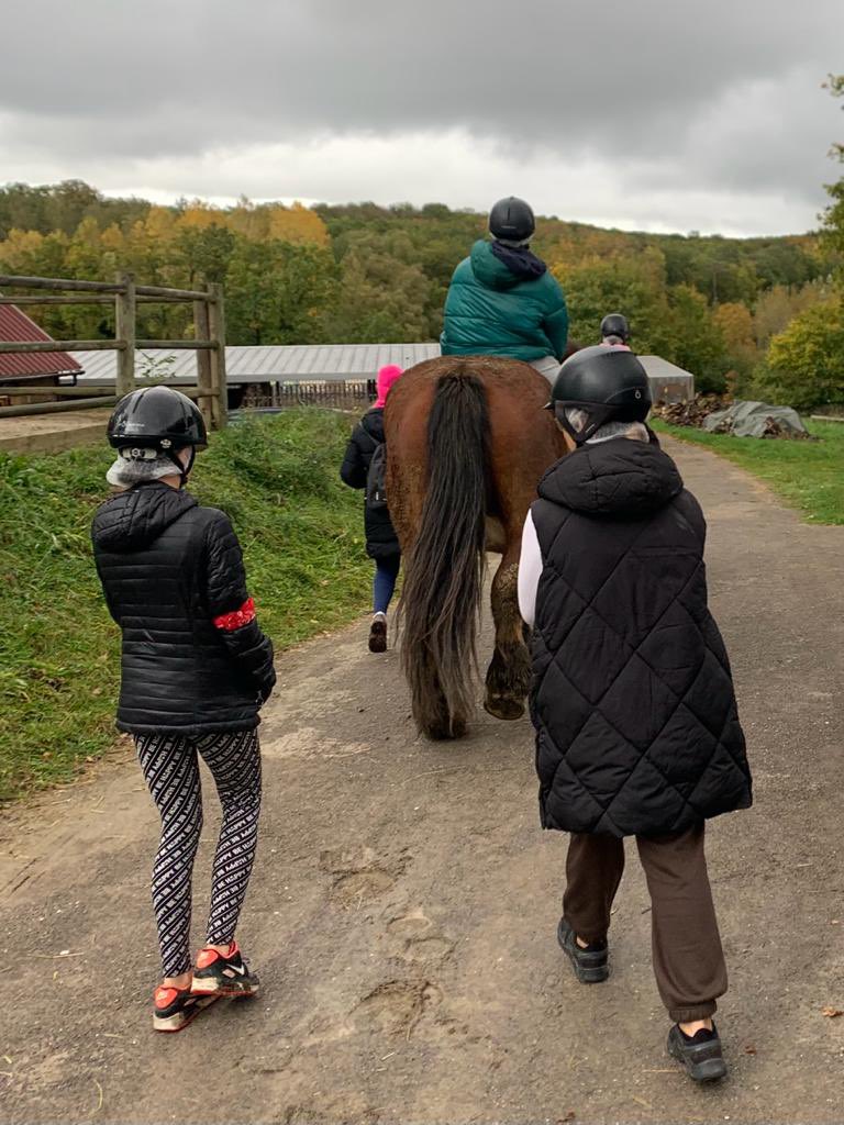 hautsdeblemont's tweet photo. Arts du cirque, randonnée, équitation,confection de jolis cotons démaquillants réutilisables, nos enseignantes redoublent d’inventivité pour nos filles « ça marche pour toi » pendant 3 jours d’#ÉcoleOuverte à #Vigy🤩🙏! @RLaganier @GregoryPremon @LaurentHoppe @MeyerSeb @Dsden57 https://t.co/RIxng5T0RS