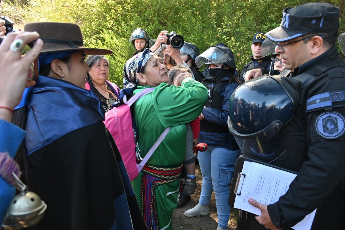 Ya se realiza la inspección judicial por el crimen de Rafael Nahuel en Villa Mascardi: fuerte custodia buff.ly/3FqYqBz