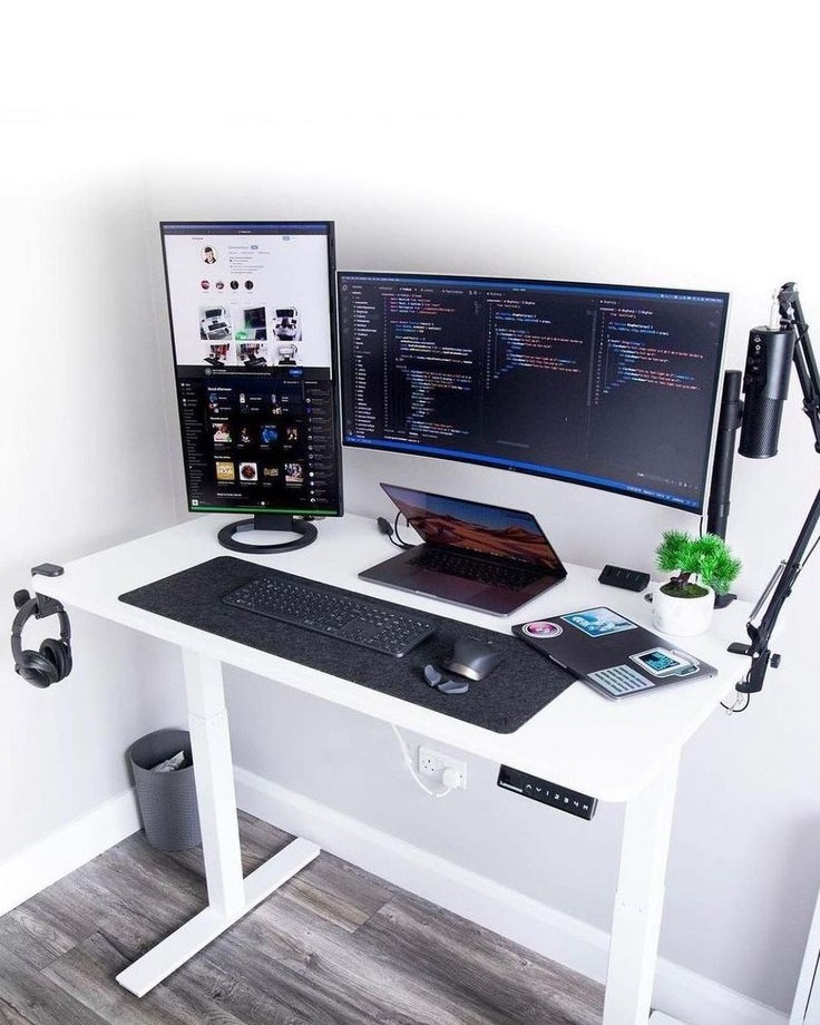 zaiotech's tweet image. Minimal Developer desk setup!😩 send your desk setup in our dm you could be featured😌

credits : pin.it/4fdPxWm
 #learntocodeonline #onlinetraining #codingcareer #codingskills #learntocode #codingeducation #codingchallenge #ZaioLearning