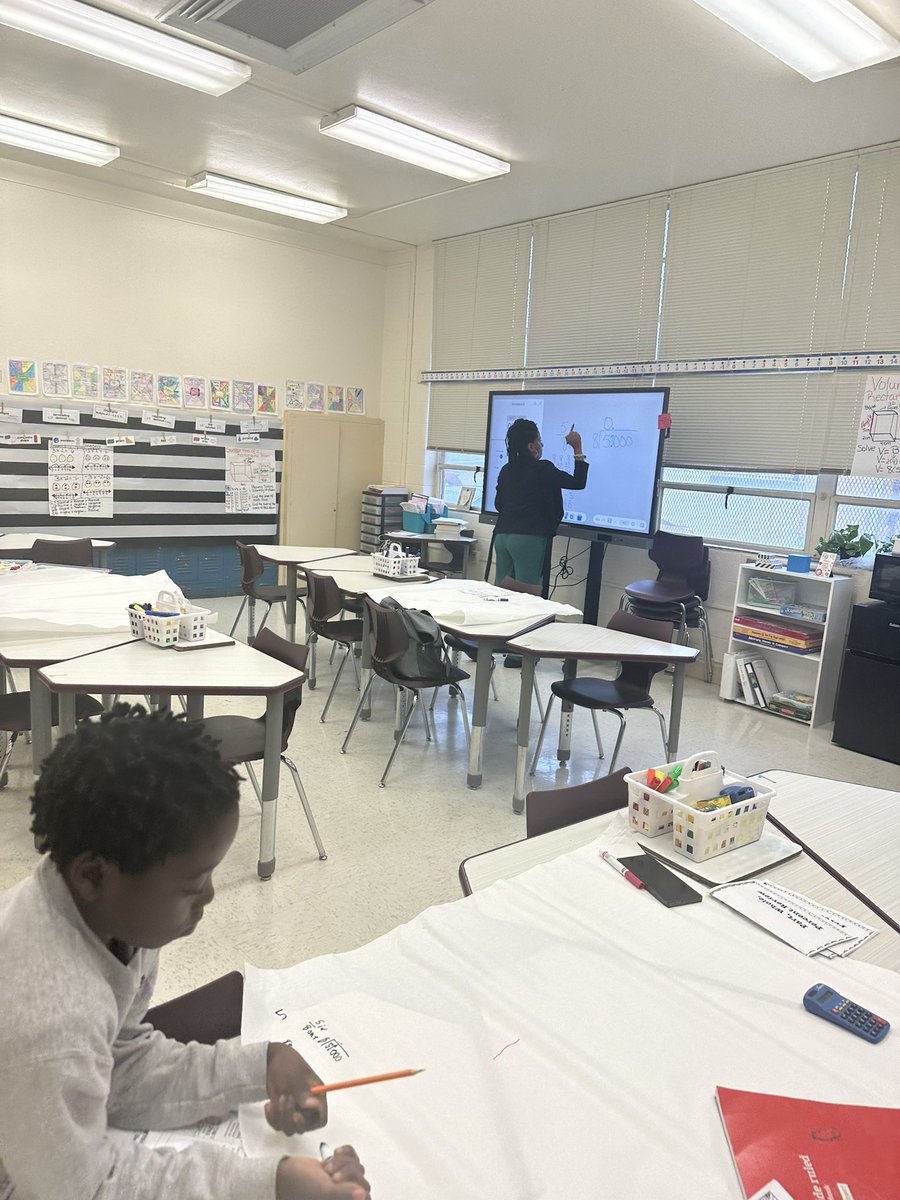 ShanaDay88's tweet image. Ms. Cato is implementing “Pencil Down” Collaborative strategy which requires students to talk about how they will solve the problem before they write! #ALLinwithLAN #teachwithLan @LAForestOak6 #studentdiscourse #proportions @LANschools
