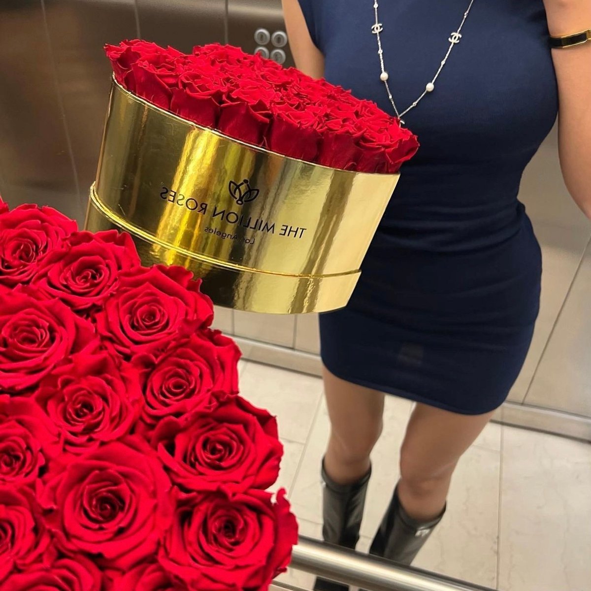 themillionroses's tweet photo. Our preserved roses make for stunning photography props. Share your creativity with us! 

#TheMillionRoses https://t.co/86ZeOXuNV2