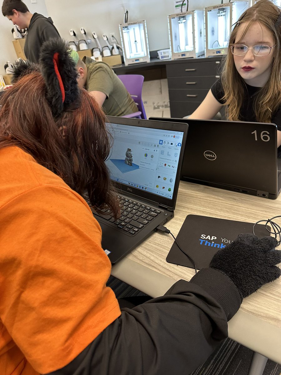 ms_cagle's tweet photo. Having a great time at Brooks Crossing Innovation Lab for a @HinesSpartans PBIS Field Trip! Students are coding robots, making t-shirts, and creating their own 3D printed keychains @Ms_Vandegrift @extentofthemind https://t.co/mllgb6zpzy