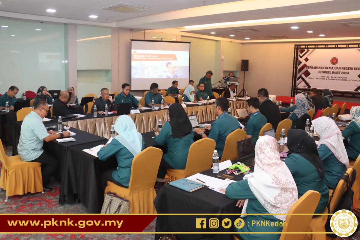 pknkedah's tweet photo. 𝐁𝐄𝐍𝐆𝐊𝐄𝐋 𝐁𝐀𝐉𝐄𝐓 𝐏𝐊𝐍𝐊 𝐓𝐀𝐇𝐔𝐍 𝟐𝟎𝟐𝟒

YBhg. Dato’ Wira Hj Isahak bin Murat, Ketua Pegawai Eksekutif PKNK telah merasmikan Bengkel Bajet bagi tahun 2024 yang diadakan pada 24 hingga 25 Oktober 2023 bertempat di  Raia Hotel Convention Center, Alor Setar . https://t.co/C6Y5X6R4jf