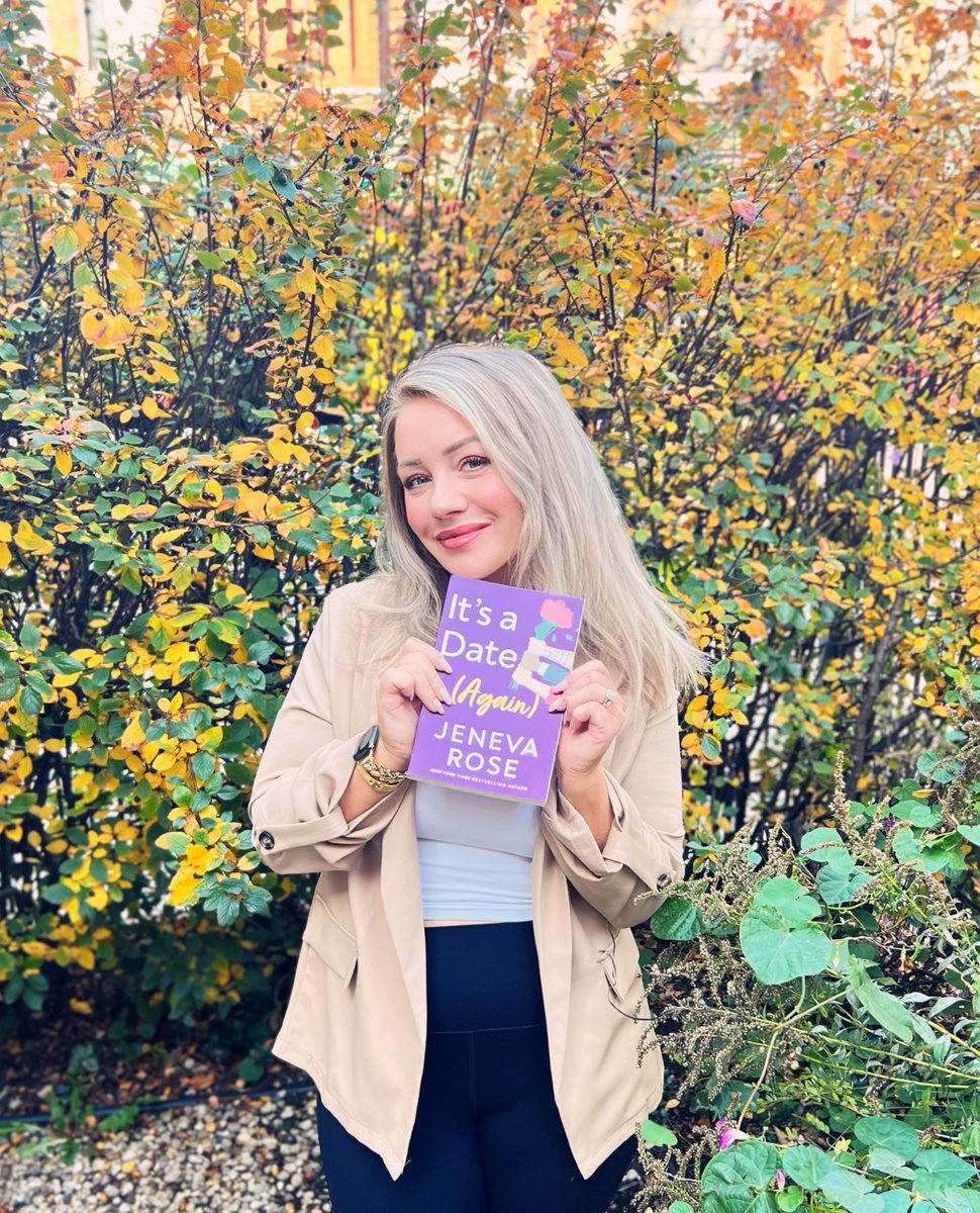 It’s pub day for my first rom-com ‘It’s a Date (Again)’ & I’ve already started making the Target rounds! I’ll be at B&N in Oak Brook, IL at 6pm to celebrate the release & sign copies. If I see you there, then it’s a date. 😏💜