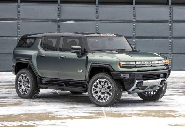 SpokAutoShow's tweet photo. The 2024 GMC Hummer EV SUV is an all-electric reimagining of one of the most iconic off-road machines of the last century. While the Hummer brand now lives under the GMC Umbrella, its unmistakable design and remarkable off-road capabilities are still fully present https://t.co/3uT71maEly