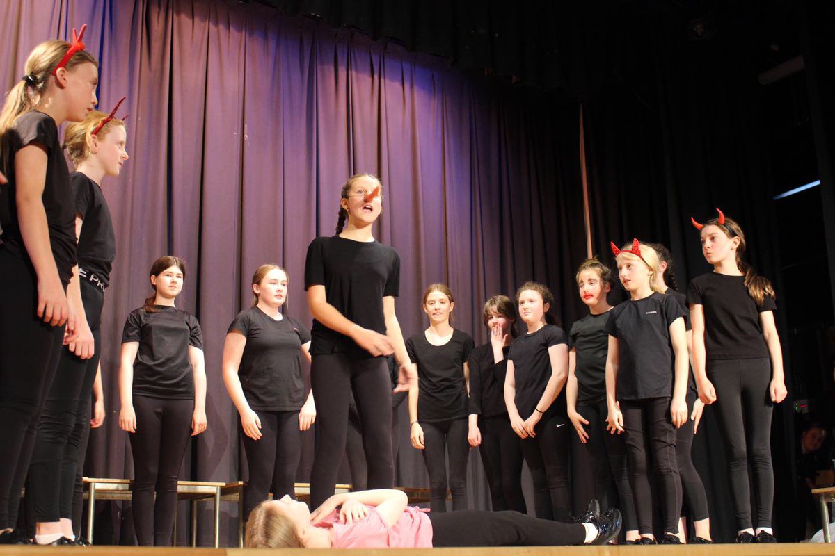 AGS_English's tweet photo. What an amazing showcase of work these past two days of Junior Drama Festival! Sharing some of the photos and more on Facebook @assumptionlive https://t.co/pNNUncDFKQ