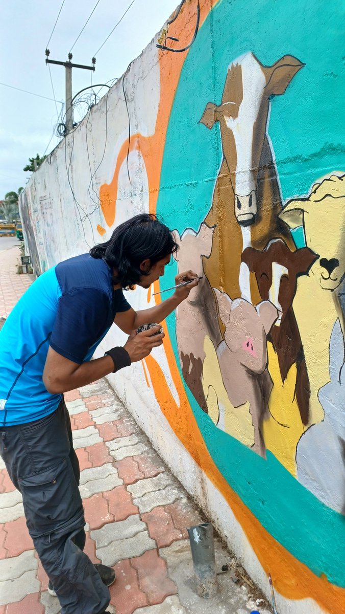 HydAnimalSave's tweet photo. Wall painting is a form of artivist (art + activism) that leaves an impact on people who look at it for a very long period of time.This painting has a beautiful picture of animals with the text "Be kind to every kind," which implies that we are all earthlings. https://t.co/c90vtrgJ8q