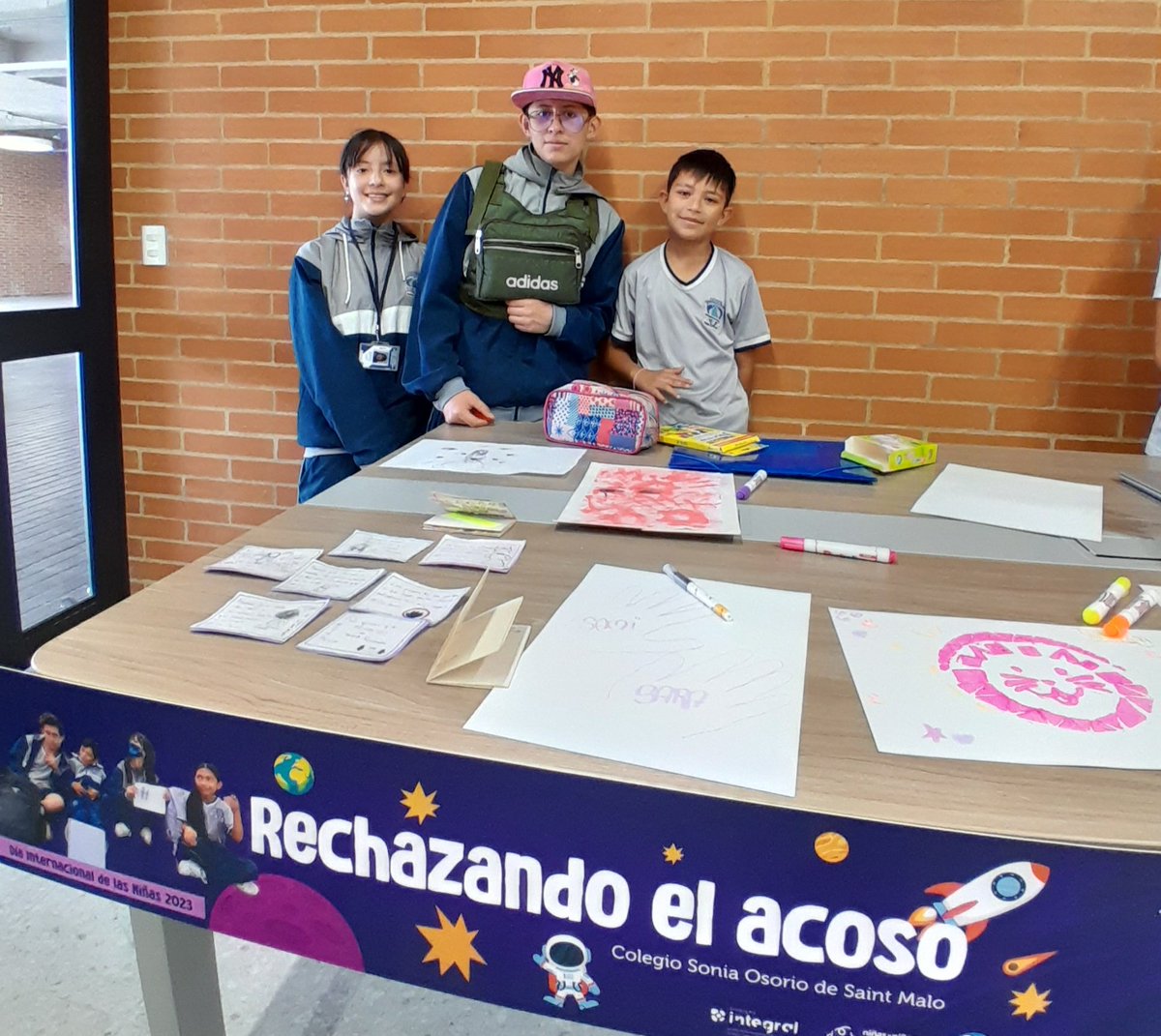 TamaraPaolAH's tweet image. Hoy en el Colegio Sonia Osorio en Bosa muestra de Iniciativas qué promueven el empoderamiento femenino y previenen y rechazan la violencia y el acoso. La equidad de género construye #RedesPaz