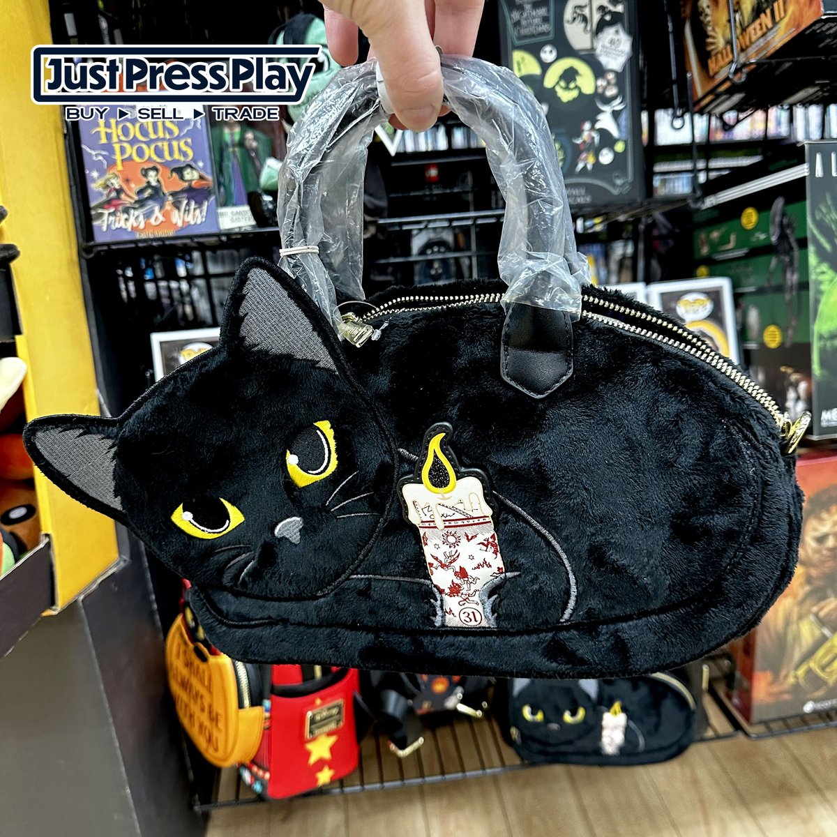 Just_Press_Play's tweet image. You don't have to love Hocus Pocus to love this fuzzy black cat pocket backpack from Loungefly! 🐱

But it's even better if you do.

#HocusPocus #Binx