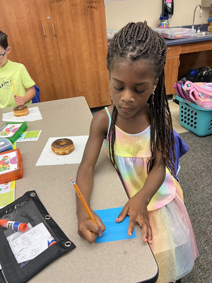 PBIS, SS, Math, &amp; Writing! Students earned a reward, voted for their choice in a secret ballot, graphed and compared results, then began work on their 5 Senses Poem. <a href="/HumbleISD_ASE/">Atascocita Springs</a> @KWhite_ASE <a href="/Humble_ElemELA/">Humble ISD Elementary ELA</a> <a href="/HumbleElemMath/">Humble ISD Elementary Math</a> <a href="/RRobinson_ASE/">Rachel Robinson</a> <a href="/AmandaPrice001/">Amanda Price</a>