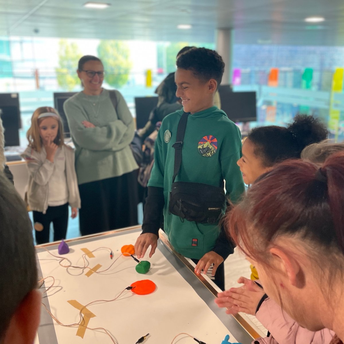 DigitalArtsBox's tweet photo. 📸 Check out these amazing photos from our Digital Arts Family Day at St Helens Library! A huge thank you to everyone who joined us and brought their creative spirit to help make the day truly magical. 🎨✨

#sthelens https://t.co/WGyL9KzG0V