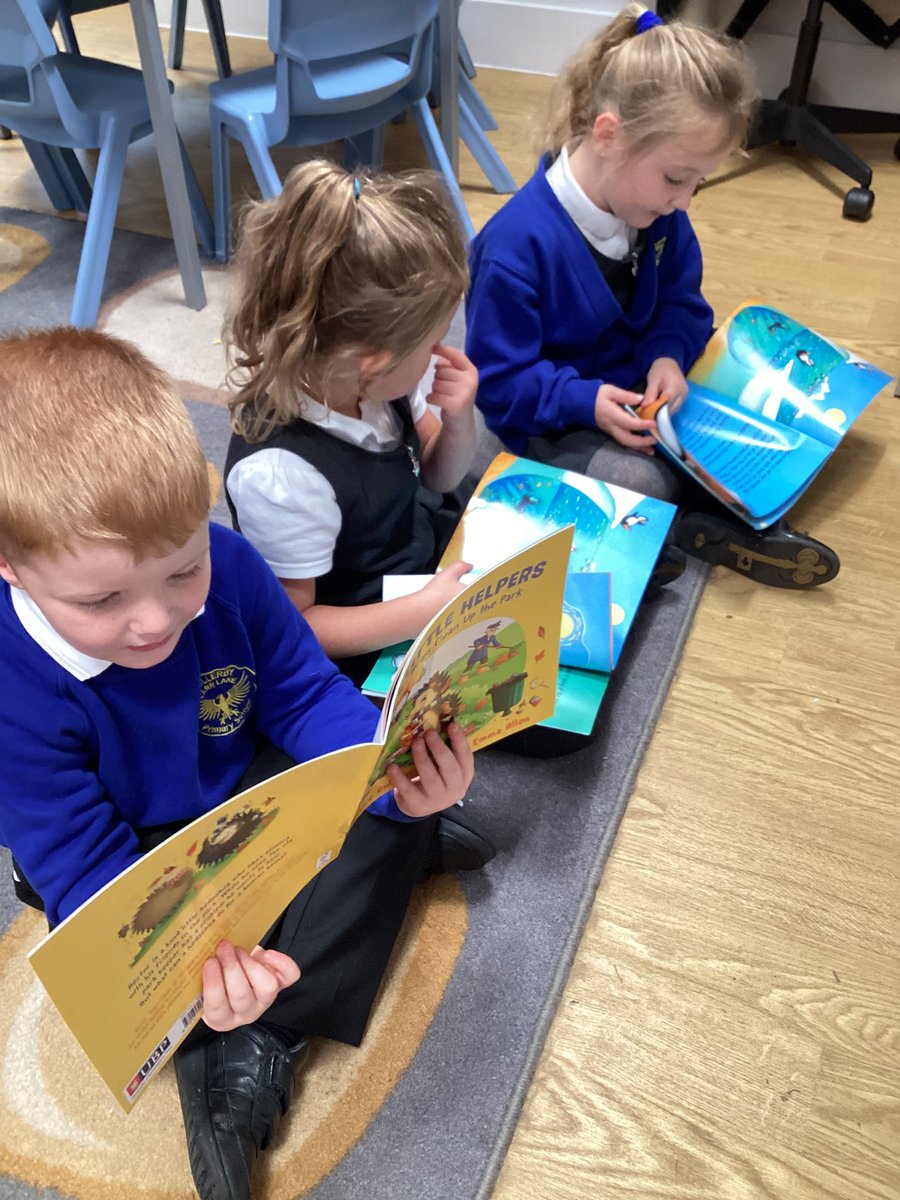 So excited to meet author <a href="/claireculliford/">💚 Claire Culliford 🦔🐢🐧🐦🐨🐝🐘🐼</a> today and have our copies of The Little Helper books signed! @wclps <a href="/WCLPS/">Willerby Carr Lane</a>EcoSchool #wclpsenglish #wclpsreading