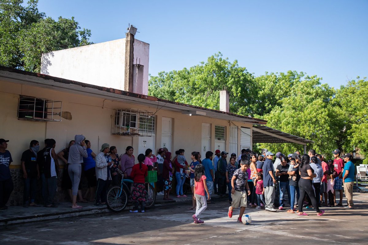 JuandDiosGamez's tweet photo. Para atender la emergencia que dejó la Tormenra Tropical Norma, seguimos recorriendo los albergues para ver las necesidades de las familias afectadas.

#CapitalDeBienestar https://t.co/kcSzo7t6kI