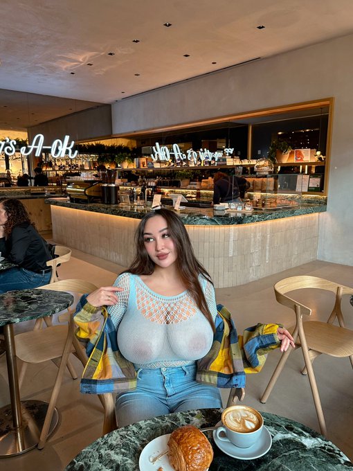 Hey☺️🎃🎃 https://t.co/4L4bkDsm36