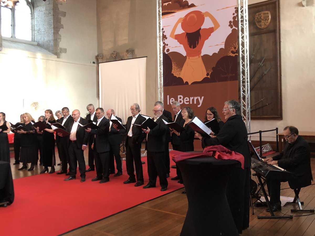 Répétition en cours !  
Venez assister à la conférence du Dr. Gérard MICK, neurologue et au concert des chœurs de Bourges
« La musique peut-elle nous aider à gérer nos émotions ? « 
#santémentale #MusiqueEtEmotions #gestiondustress #conférenceconcert #MFCVL #Bourges