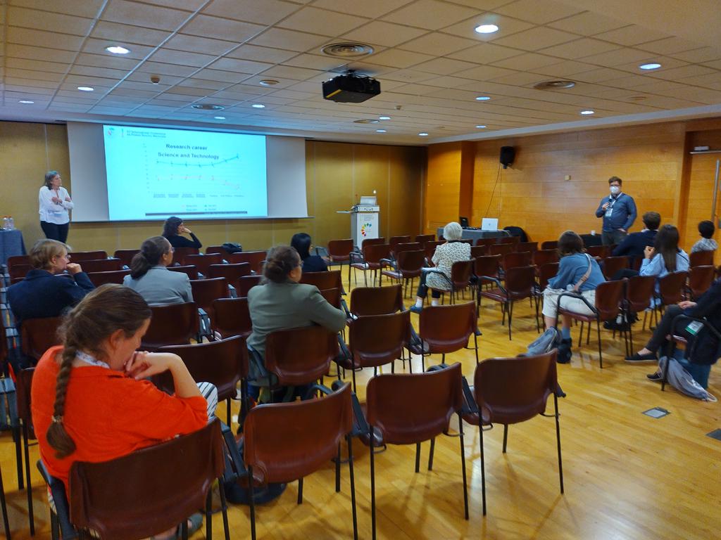 Excellent discussion on the role of women in fusion research at the ICFRM-21 conference in Granada, Spain. Many good points! Not so many men, unfortunately, joined in for discussion though ...