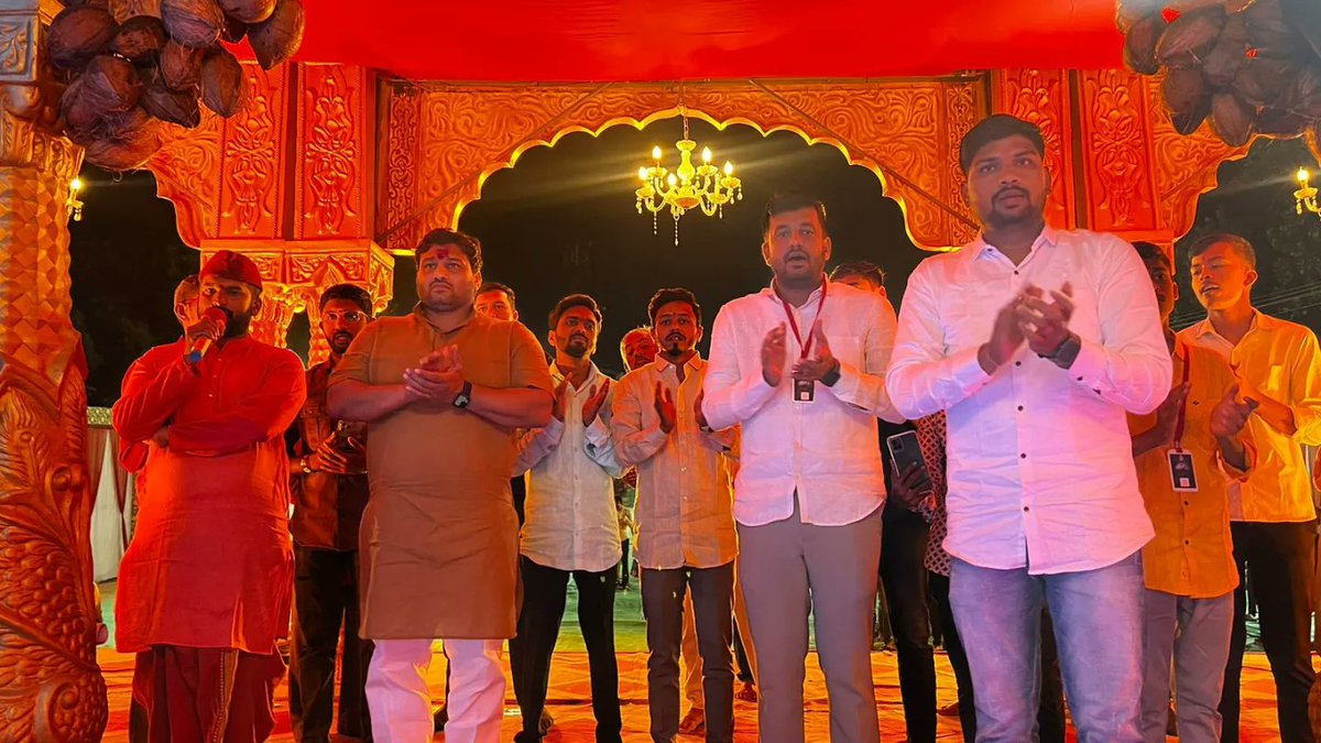 Chandrharpatil's tweet image. दि. 24/10/2023 शार्प ग्रुप (नेवरी नाका) विटा येथे देवीच्या आरतीला उपस्थिती.
.
.
.
#nevarunaka #vita #sharpgroup #navratrutsav #chandraharpatil