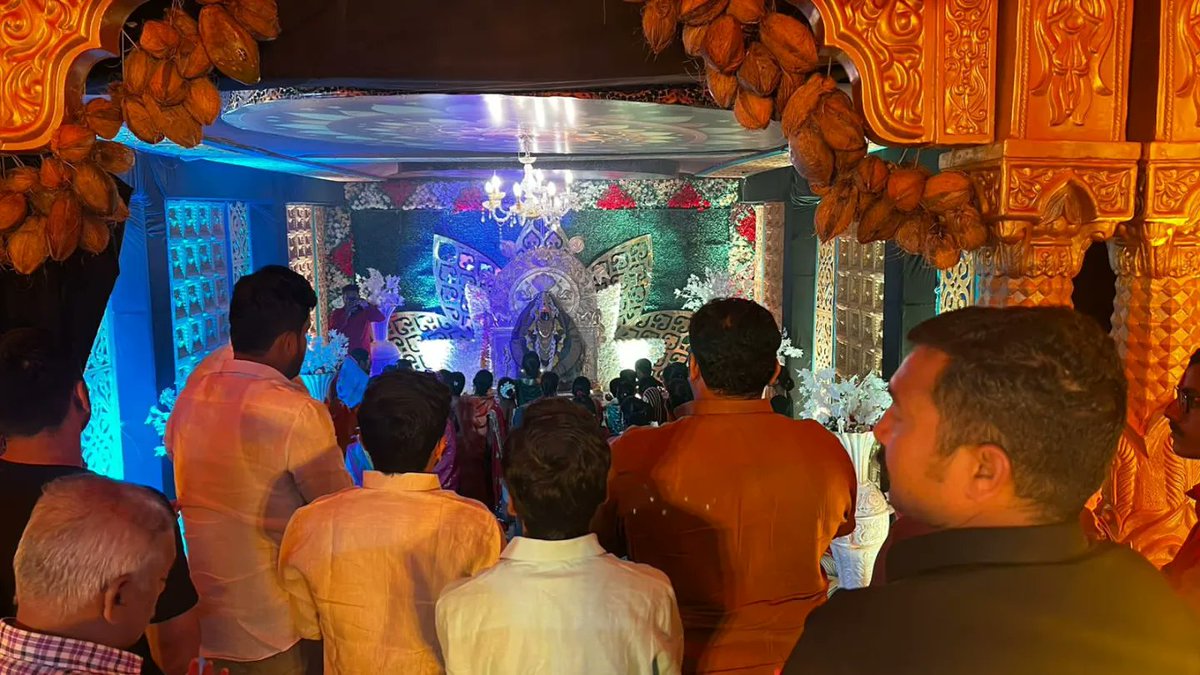 Chandrharpatil's tweet image. दि. 24/10/2023 शार्प ग्रुप (नेवरी नाका) विटा येथे देवीच्या आरतीला उपस्थिती.
.
.
.
#nevarunaka #vita #sharpgroup #navratrutsav #chandraharpatil