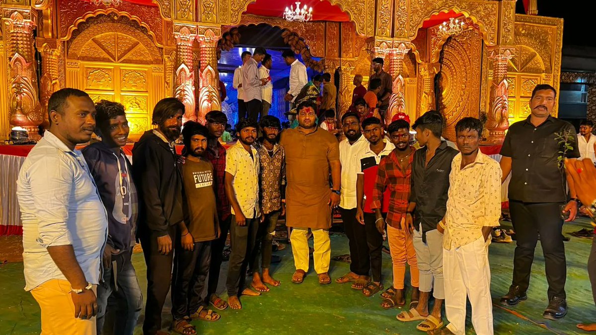 Chandrharpatil's tweet image. दि. 24/10/2023 शार्प ग्रुप (नेवरी नाका) विटा येथे देवीच्या आरतीला उपस्थिती.
.
.
.
#nevarunaka #vita #sharpgroup #navratrutsav #chandraharpatil