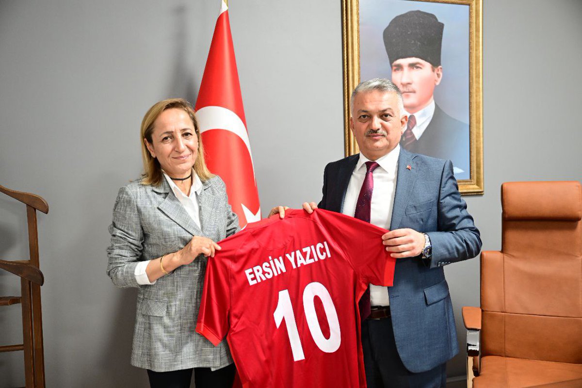 Türkiye Futbol Federasyonu Malatya Bölge Müdürü Işılay Çalışkan, Vali <a href="/ersinyazici1/">Ersin YAZICI</a>’yı makamında ziyaret etti.

#malatya #MalatyaValiliği