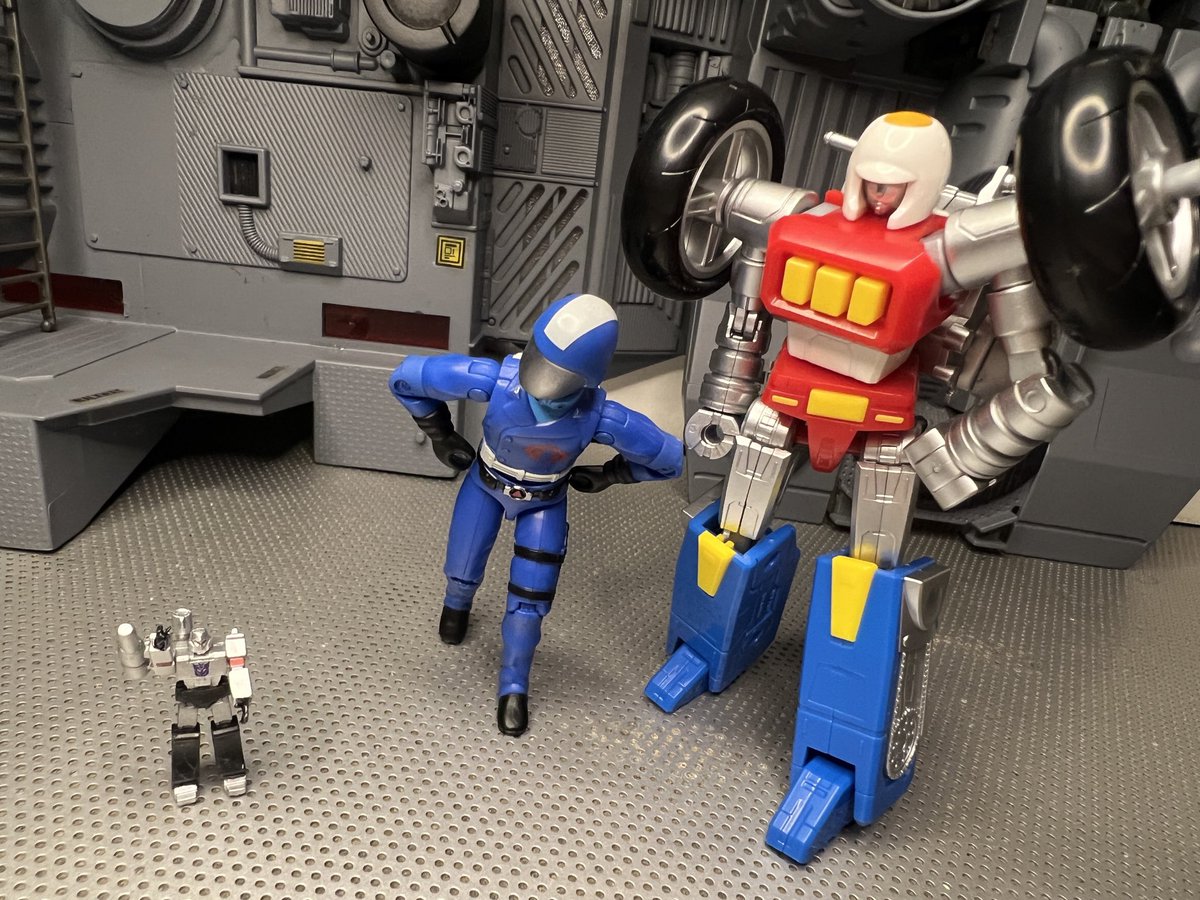 DokSewage's tweet photo. three times the terror!!!

#gijoe #cobra #toyphotography #vintagejoes #gijoenation #oring #arah #actionfigures #cobracommander #megatron #cykill #machinerobo #gobots #transformers https://t.co/6Ubk1T5Tjd