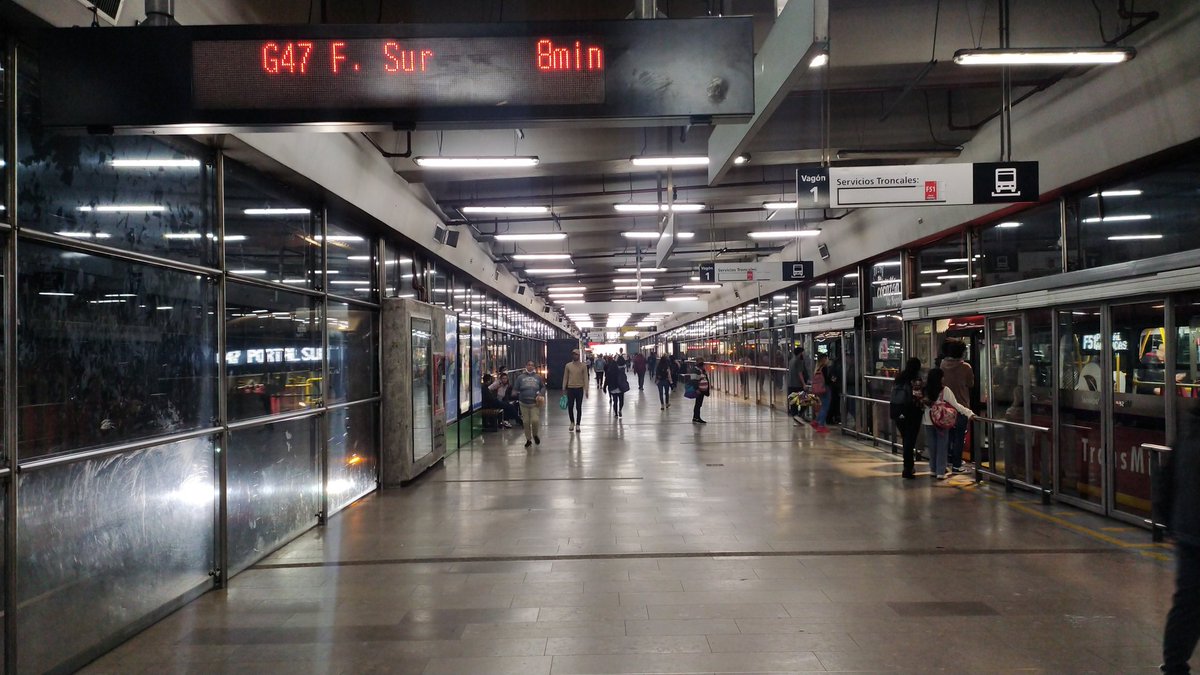 FundacionFvm's tweet photo. Estación de transmilenio Museo Nacional usada por baño publico, resultado malos olores y foco de infecciones. https://t.co/XjlzcXNUlE