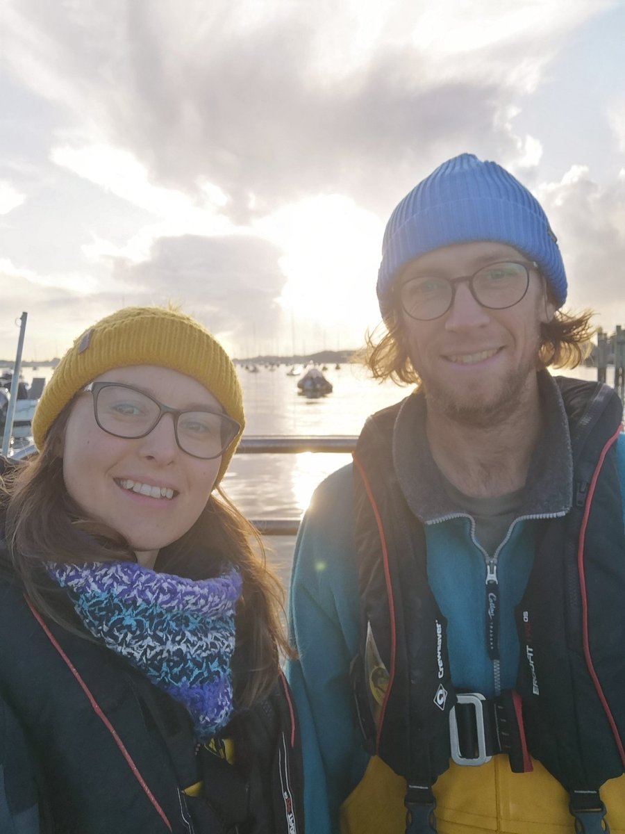 Great day out on the water downloading acoustic receivers in Chichester Harbour with @chichesterharbo & @Pete_Davies1  🐟🦈

#AnglingforSustainability 
 #FISP @aMER_MarineRes @fish_intel @PlymUni @AnglingTrust @NaturalEngland @SouthernIFCA @DefraGovUK