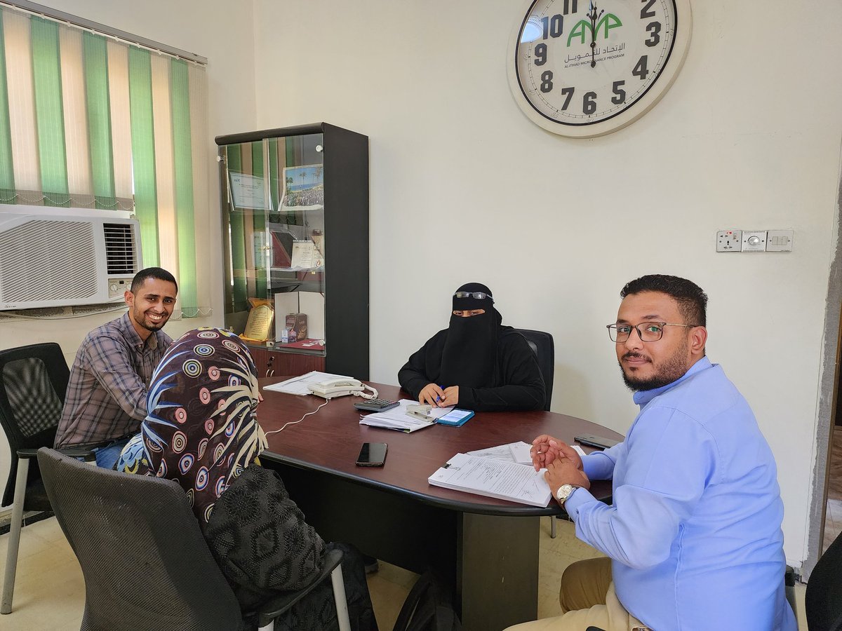 SFDYemen's tweet photo. After the good results reaped by the portfolio guarantee product in @AMPYemen program, which provided guarantees to 100 clients, a @YLGprogram team is visiting the program @ Aden to renew the product agreement &amp;begin providing #microfinance services to more clients
#YemenCantWait https://t.co/zWURBUP4ca